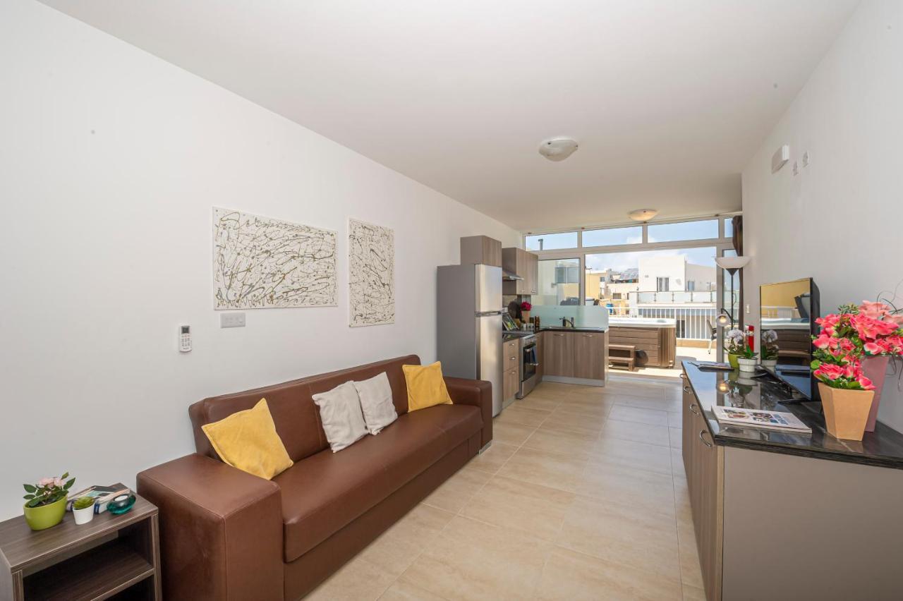 Summer Breeze Penthouse With Private Hot Tub & Terrace With Panoramic Views, By Getawaysmalta Mellieha Exterior photo
