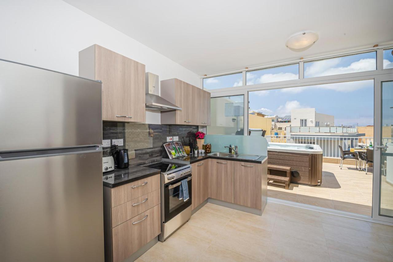 Summer Breeze Penthouse With Private Hot Tub & Terrace With Panoramic Views, By Getawaysmalta Mellieha Exterior photo