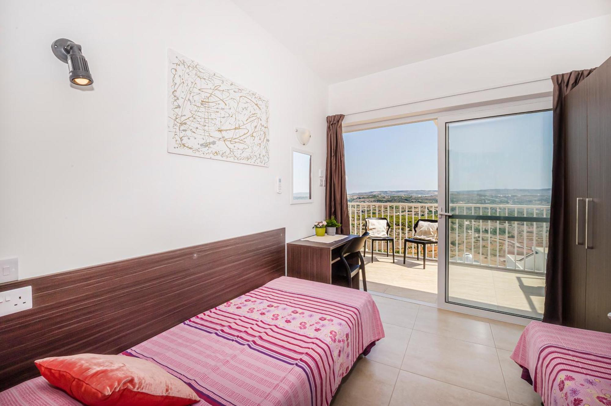 Summer Breeze Penthouse With Private Hot Tub & Terrace With Panoramic Views, By Getawaysmalta Mellieha Exterior photo