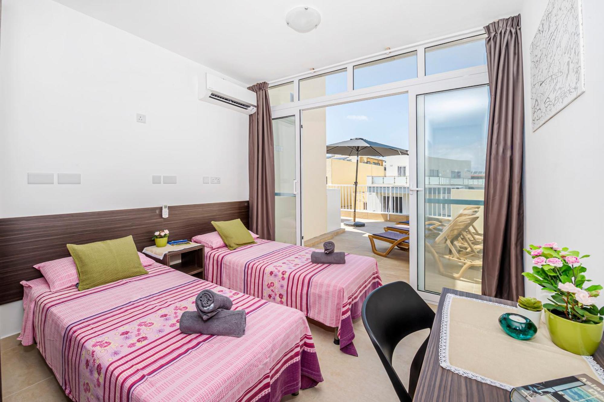 Summer Breeze Penthouse With Private Hot Tub & Terrace With Panoramic Views, By Getawaysmalta Mellieha Exterior photo